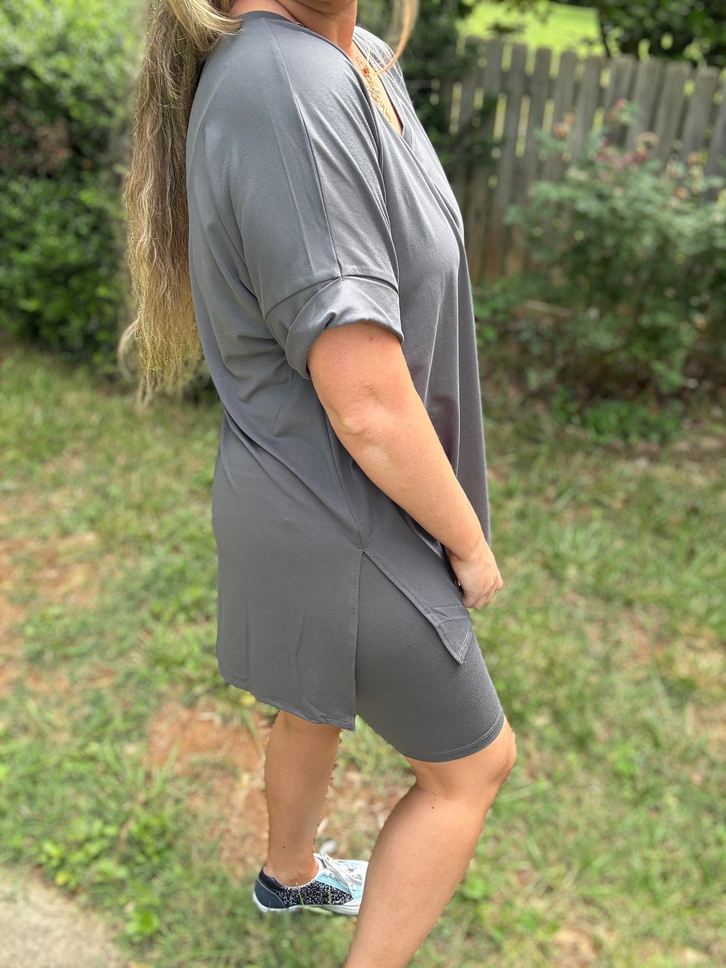 EVERYDAY ESSENTIAL (V-NECK) - BIKER SHORT SET/ Charcoal