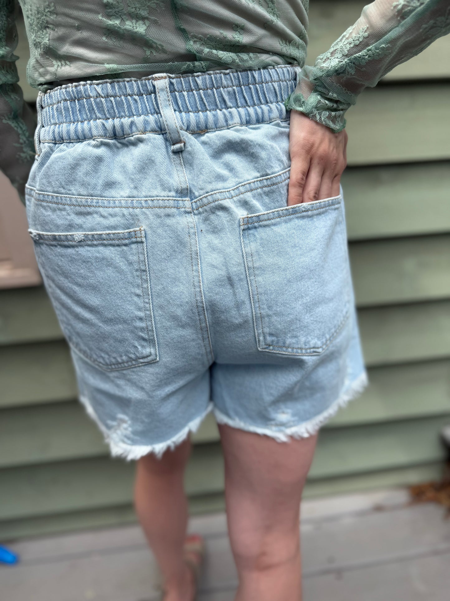 DAISY RISE - DENIM SHORTS
