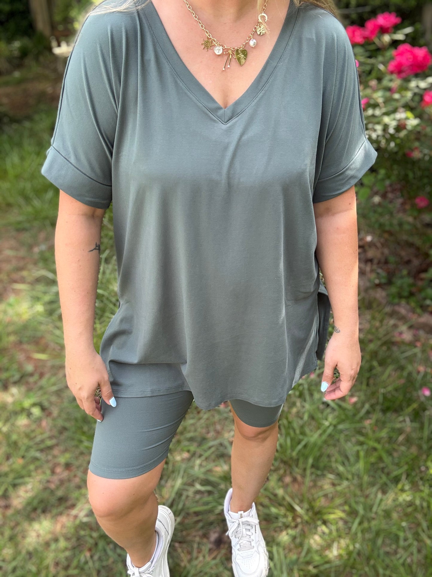 EVERYDAY ESSENTIAL (V-NECK) - BIKER SHORT SET/ Ash Jade