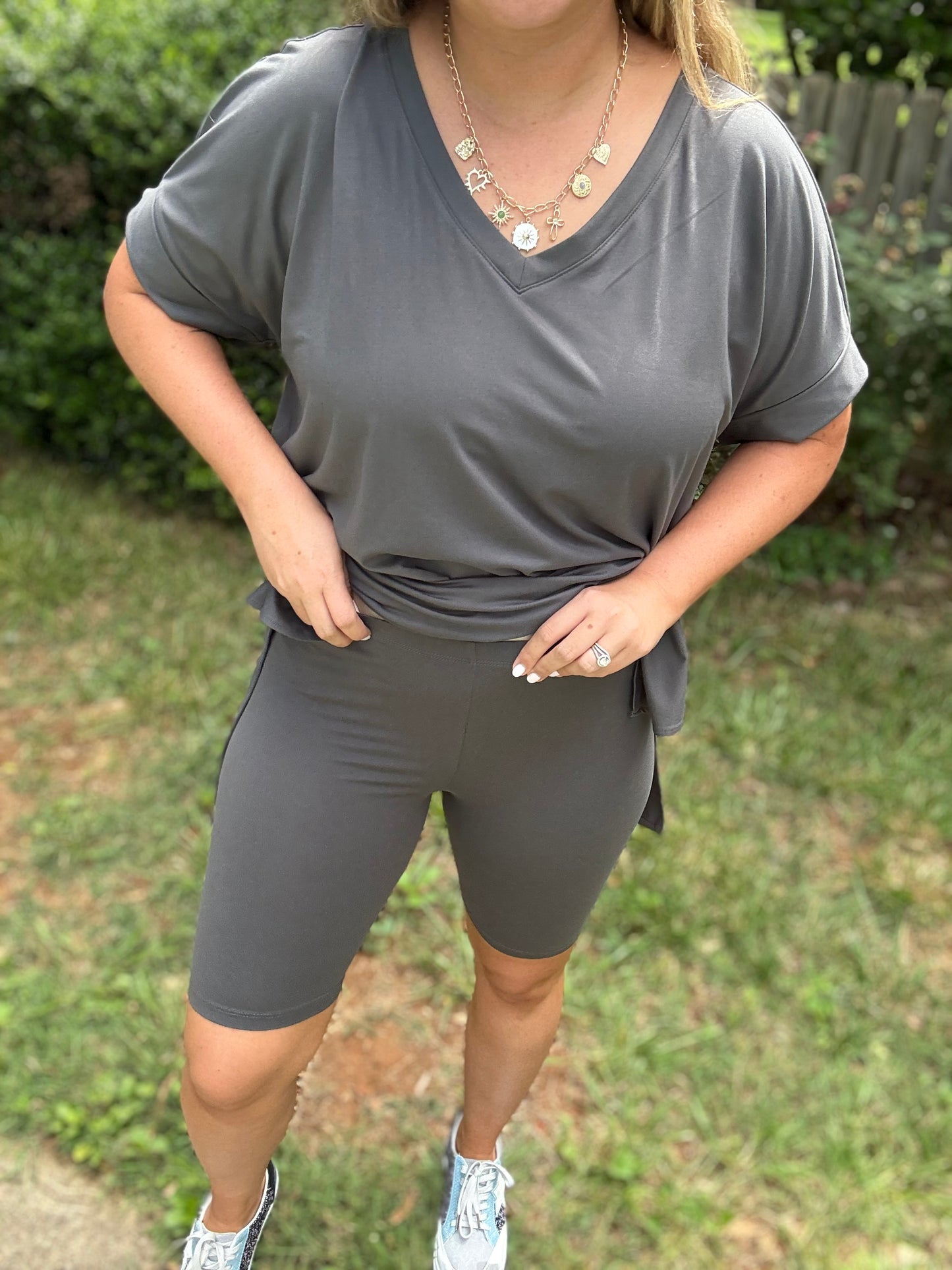 EVERYDAY ESSENTIAL (V-NECK) - BIKER SHORT SET/ Charcoal
