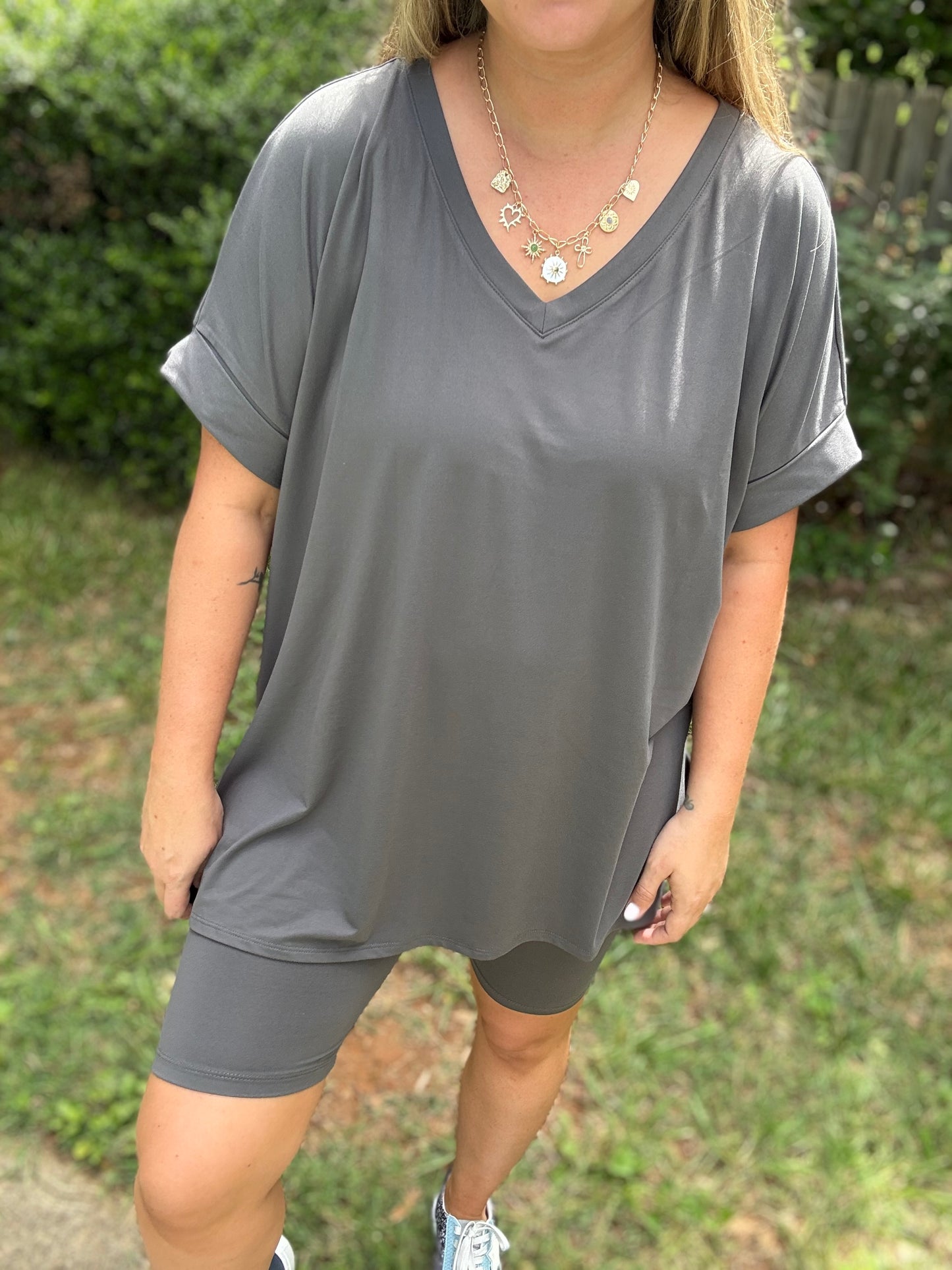 EVERYDAY ESSENTIAL (V-NECK) - BIKER SHORT SET/ Charcoal