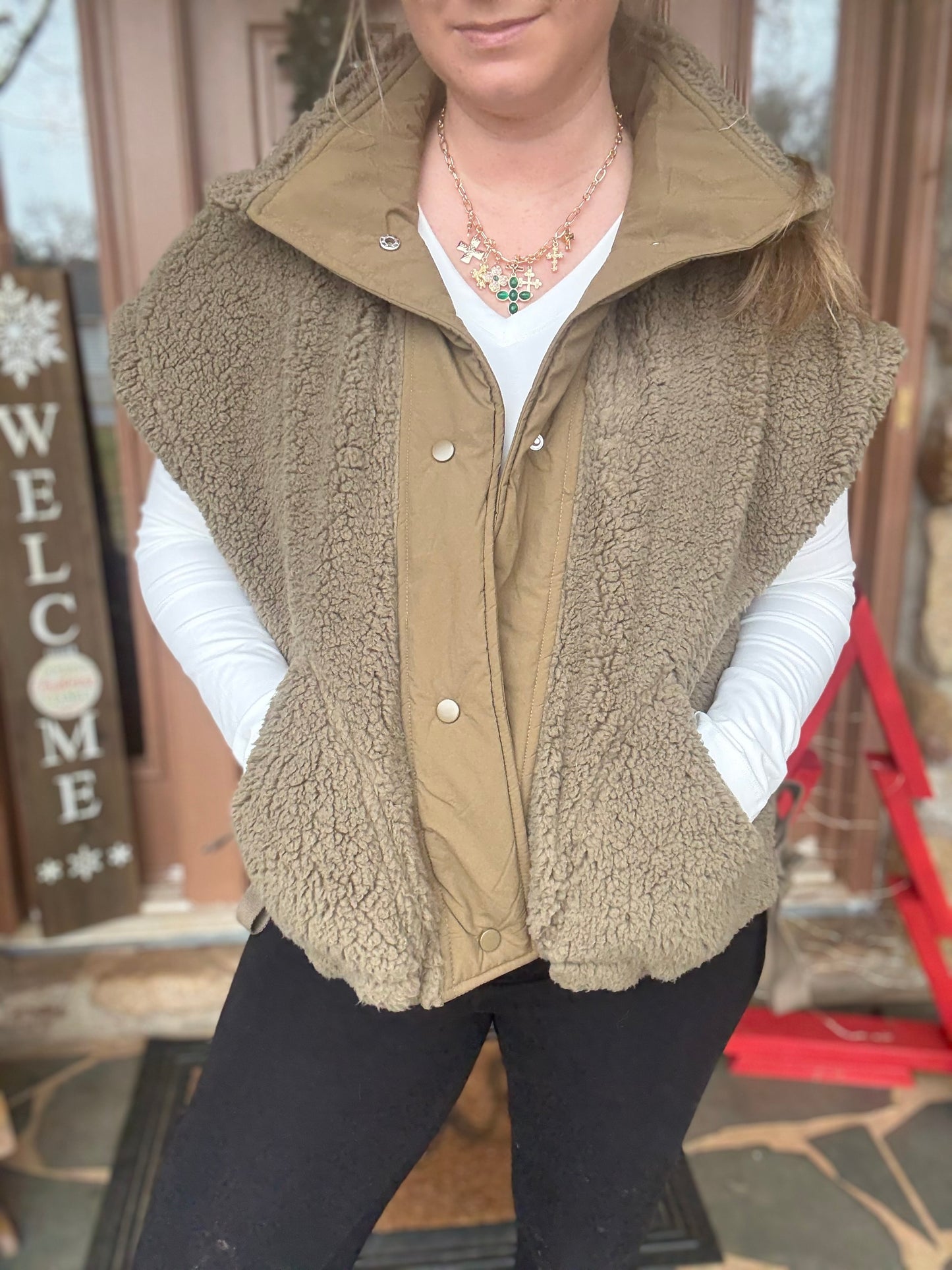 SIDE TIE SHERPA VEST - Olive