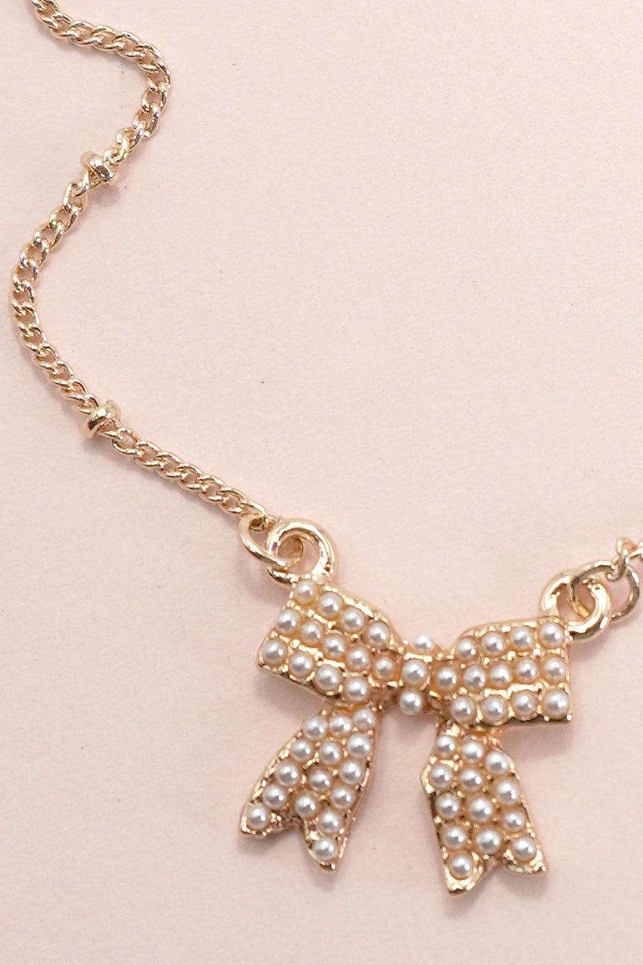 THE PEARL BOW NECKLACE