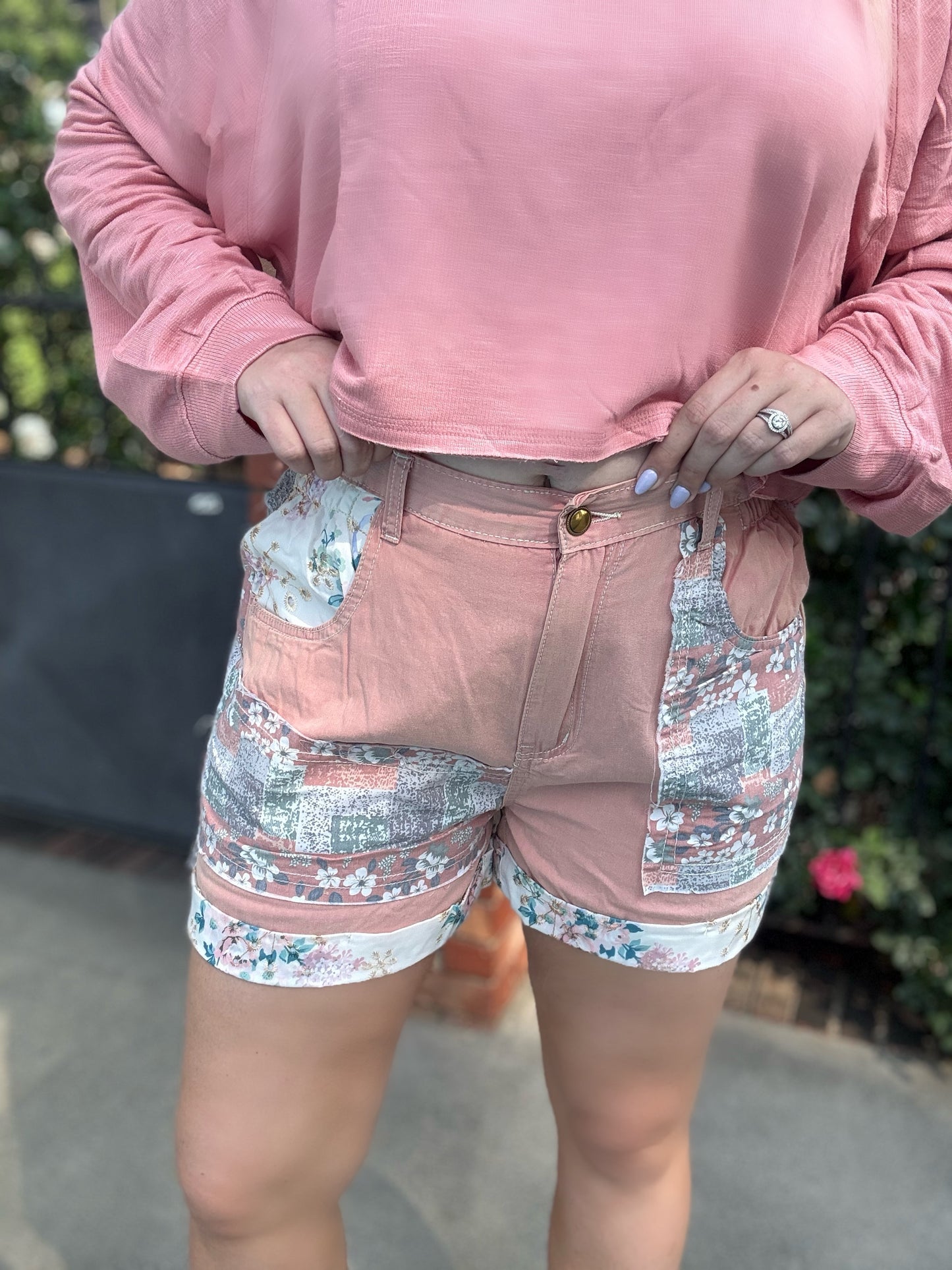PATCHWORK FLORAL - SHORTS