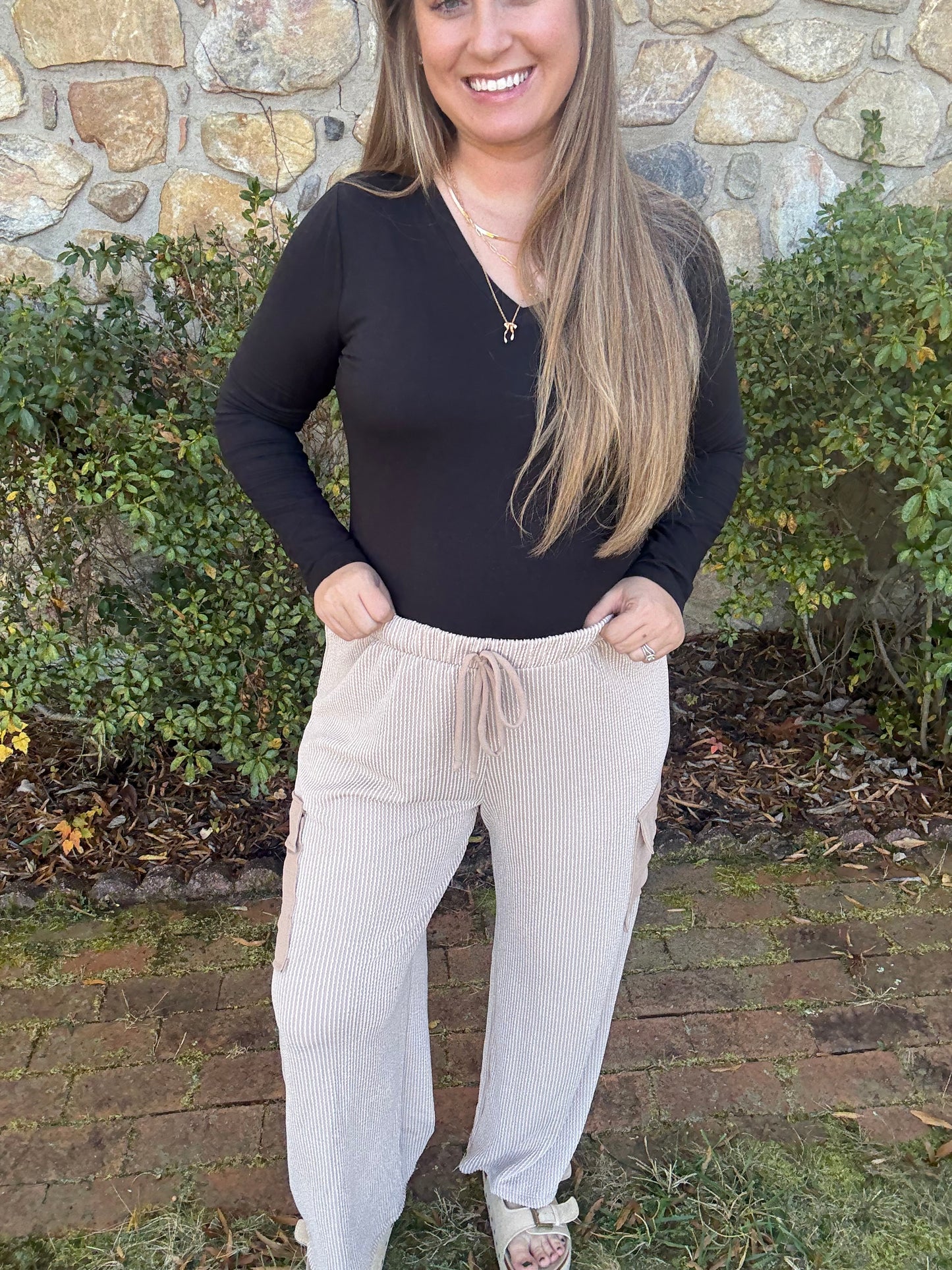 NOT SO BASIC V-NECK - Black