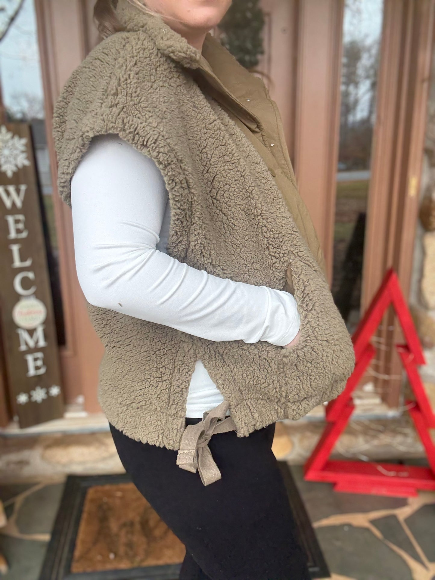 SIDE TIE SHERPA VEST - Olive