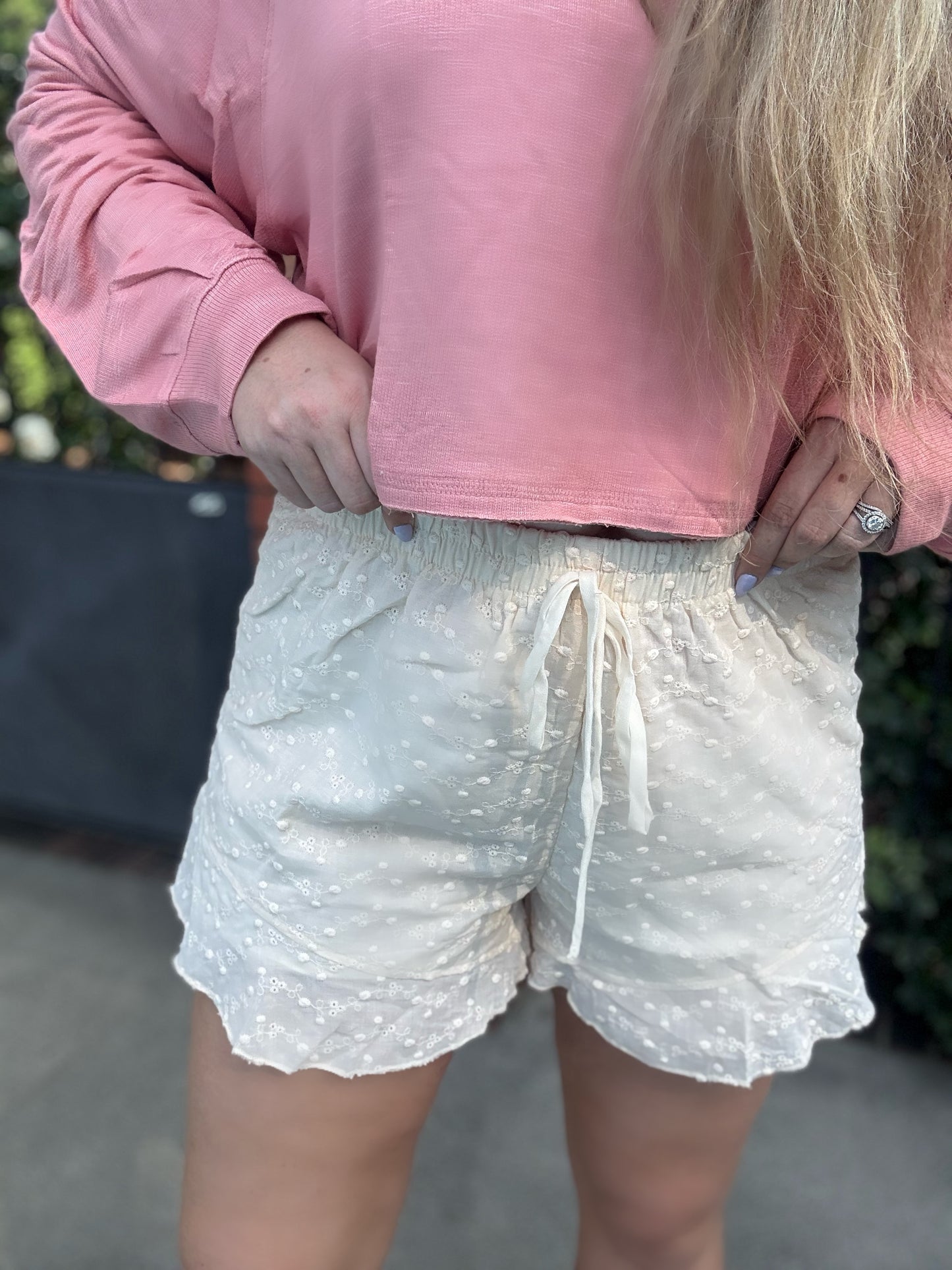EYELET FRILL SHORTS
